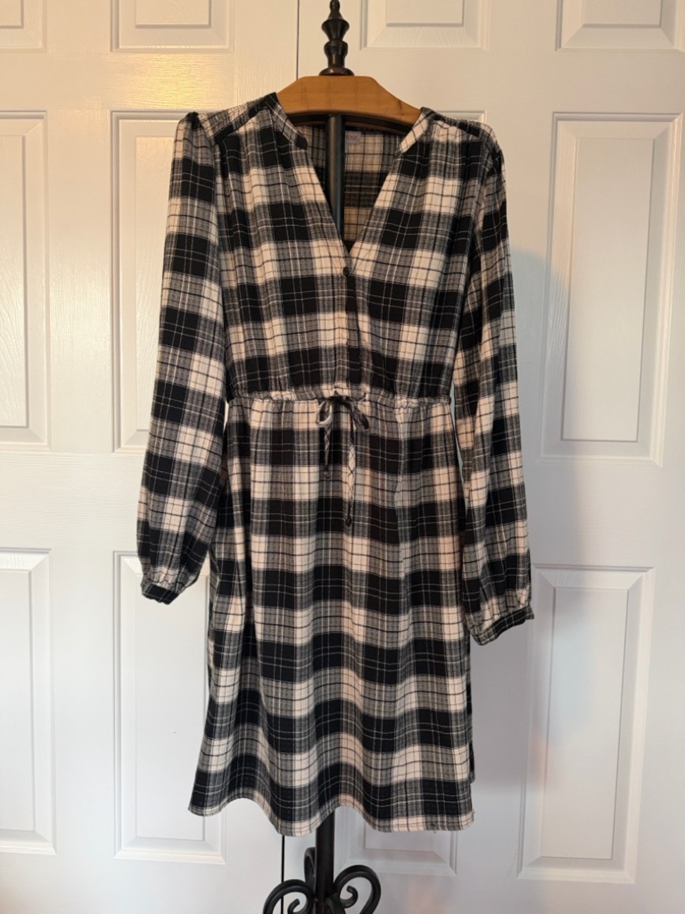 Knox Rose Black and White Plaid Long-Sleeve Drawstring Waist Dress